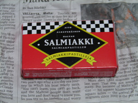 芬蘭迷菓「サルミアッキ」之圖